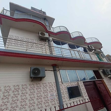 Oyo 82076 Hotel Balaji Palace Ayodhya Exterior photo