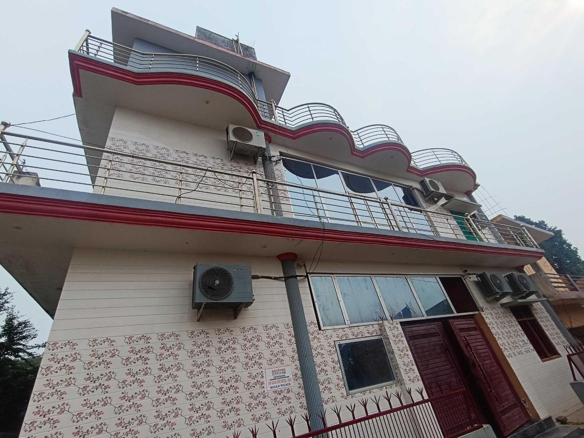 Oyo 82076 Hotel Balaji Palace Ayodhya Exterior photo