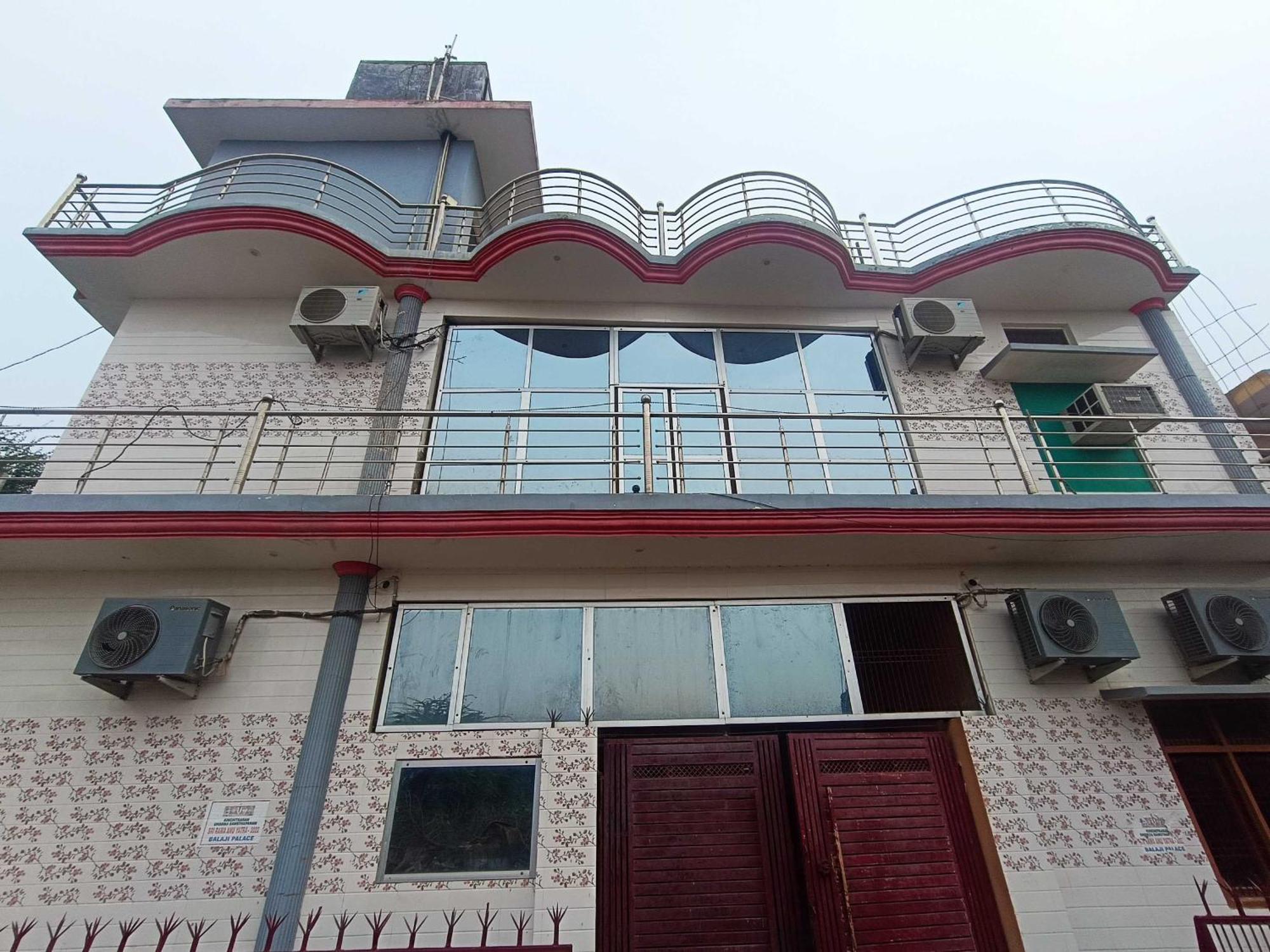 Oyo 82076 Hotel Balaji Palace Ayodhya Exterior photo